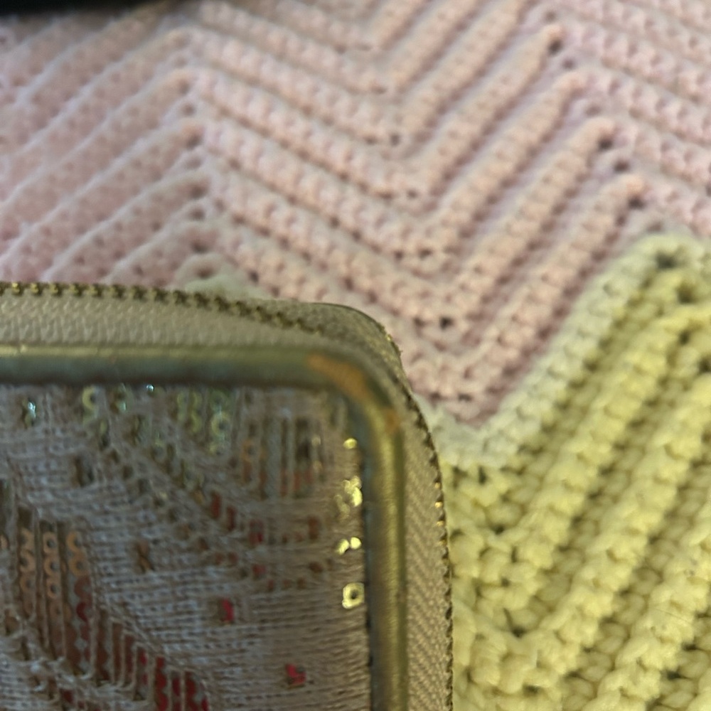 Elegant Sequin Clutch Wallet - Picture 4 of 8